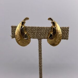 Vintage Monet clip on earrings